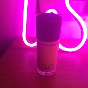 MAC Studio Fix Fluid NW18 BEIGE NEUTRAL